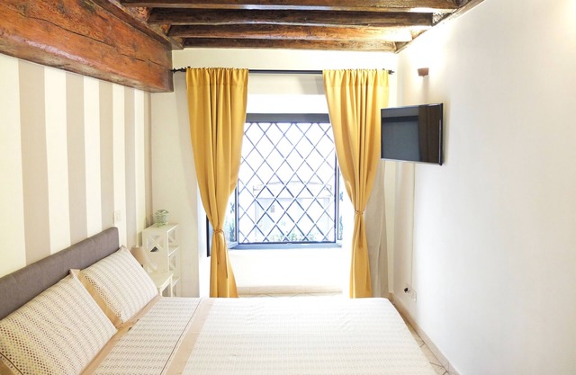 Prestigious house in Navona Square - Property dated 1520 century