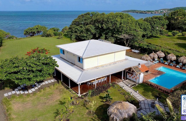 Prestigious seaside villa, swimming pool, 6 bedrooms