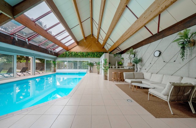 Prestigious villa 300 m2 with indoor pool, near Strasbourg