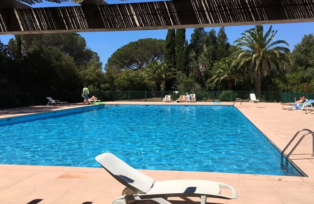 Pretty farmhouse a stone's throw from Gigaro beach and close to St Tropez