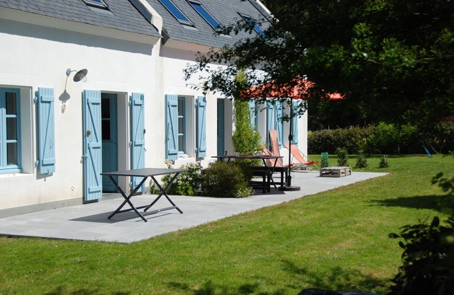 Pretty farmhouse in hamlet near Locmaria, family atmosphere