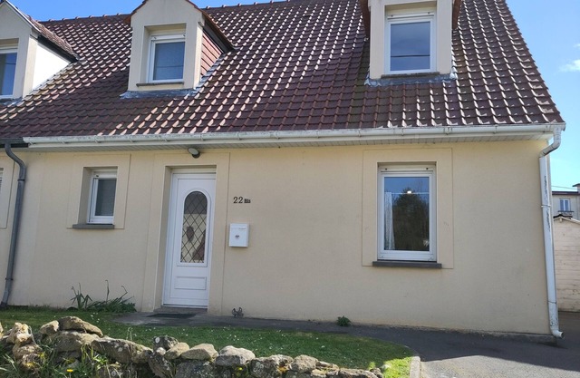 Pretty house 2 steps from the beach and the center ideal for family.