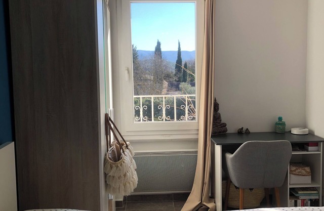 PRETTY PROVENCE HOUSE WITH SWIMMING POOL - 20 MIN FROM CASSIS AND AIX-EN-PROVENCE