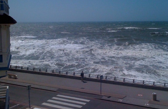 Pretty Studio ambleteuse feet in the water near audresselle and wimereux