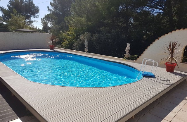 pretty villa with swimming pool in a very quiet small housing estate.