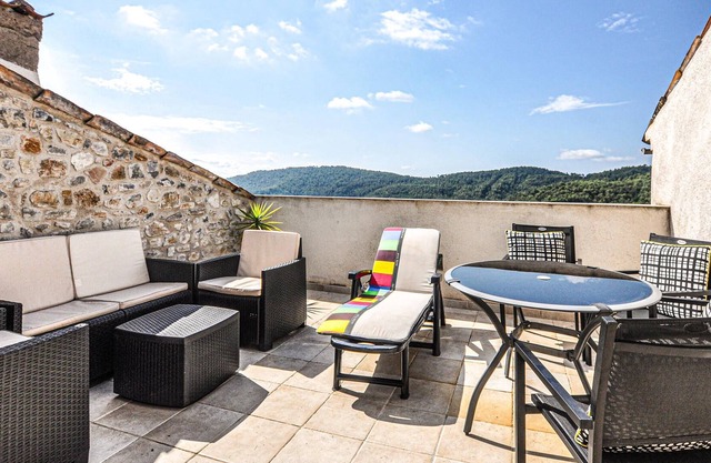 Pretty village house with Provençal charm halfway between Fayence (20 km) and Draguignan (18 km).