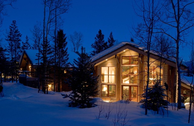 PRICE DROP Large Lodge Style Mountainside Ski Chalet Sleeps 17+ Amazing Location