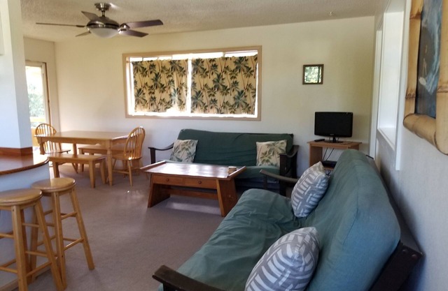 PRICE DROP & SURFS UP! 3100/MONTH SEPT/OCTOBER. STEPS TO SUNSET BEACH/BACKYARDS