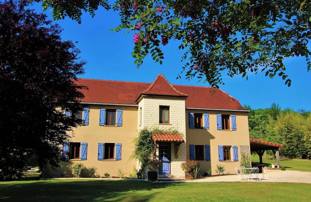 Prices reduced! Private House with Pool. 'Golden Triangle' of the Dordogne.