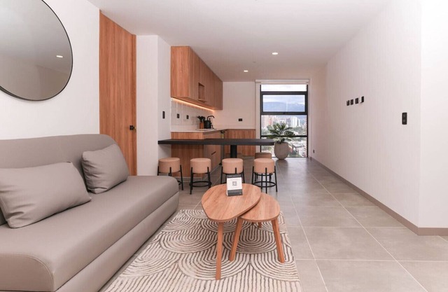 Prime El Poblado Apt - 3BR + Cowork & Jacuzzi