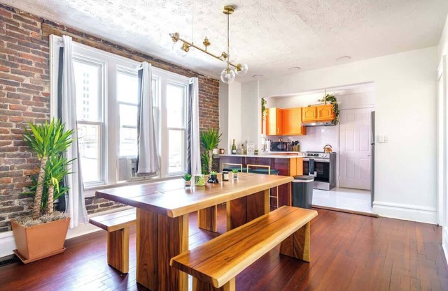 PRIME Location - CLEAN - Parking Free - Top Rated