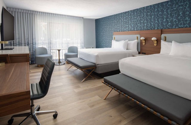 Prime Location! Pool, FREE Parking, Pets Allowed, Near Francis Street Park!