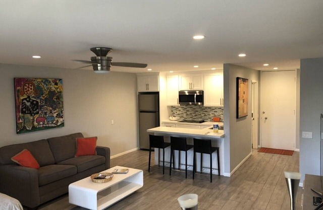 Prime Location! Renovated Studio at Shadow Mountain Resort, Steps from El Paseo.