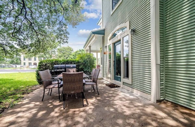 Prime Location-walk to Food, Bars and Wineries!