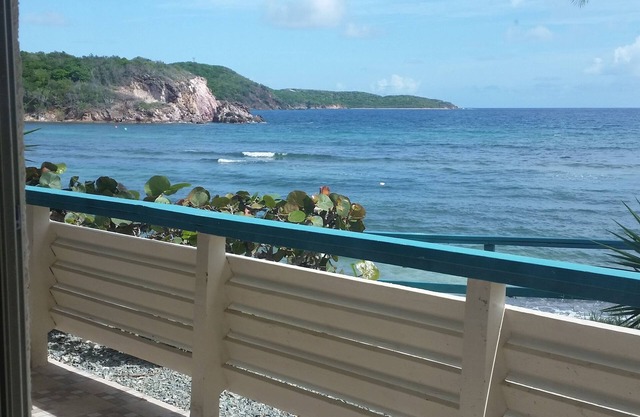 Prime Oceanfront, Remodeled St. Thomas 2BR/2BA Condo-Poolside, W/D, & Dining