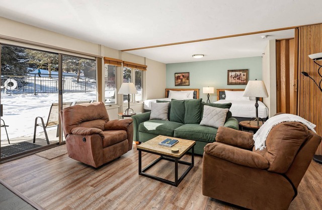 Prime Ski-In/Ski-Out! Steps to Lifts & Snowmass Base, Wood Fireplace, Hot Tub, Patio & Winter Fun!