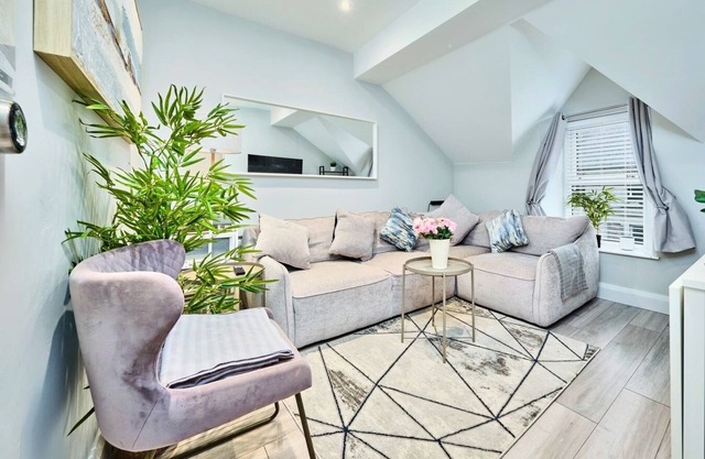 Princess Yellow 3 ~ Beautiful Cosy Apt at Harbour