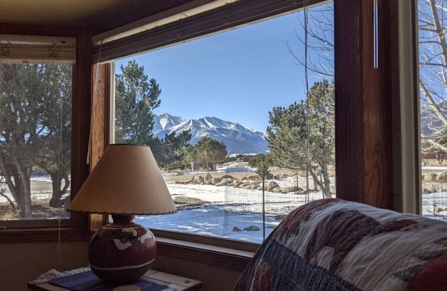 Princeton View 3BR w/perfect backyard for dogs