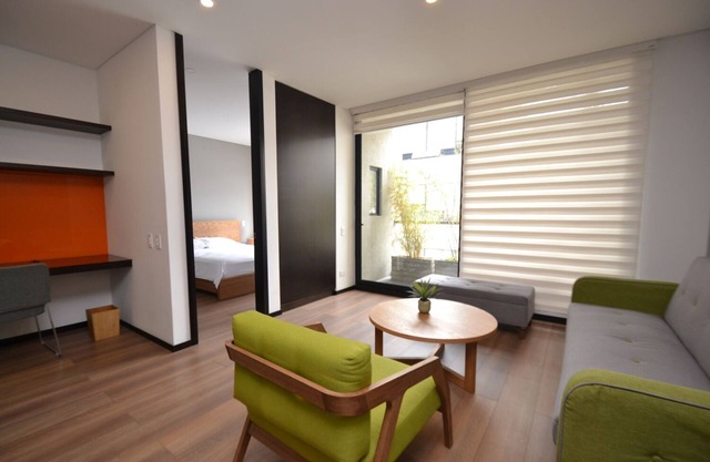 PRISCILA - 1 Br. Modern Apartment with Balcony