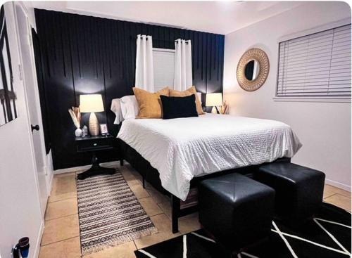 Pristine Full Sized Montrose Apartment Half Block to Menil Museum