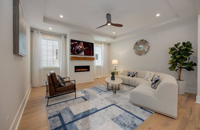 Pristine Heights-Private Yard & Rooftop -31+ Day stays