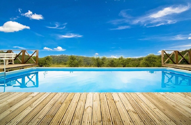 Private Villa with WIFI, hot tub, private pool, TV, pets allowed, panoramic view, close to Arezzo