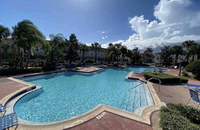 Privacy, Disney 20 minutes,brand new house!