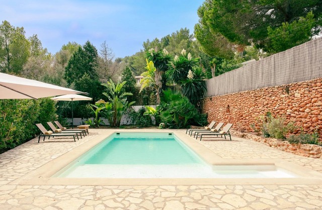 Private Villa with Sea View and Pool – Peaceful, Stylish, Ideally Located