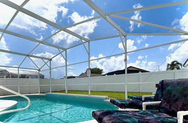 Private 3BR Retreat w/Pool – Close to Disney Magic