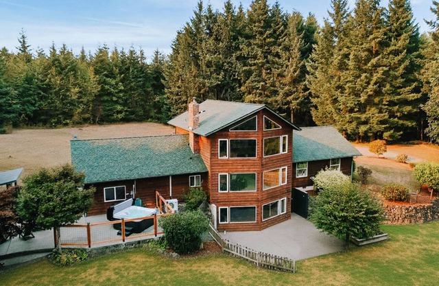 Private 5.5-acre forest retreat with hot tub, game room, and private trails—just minutes to Olympic National Park.