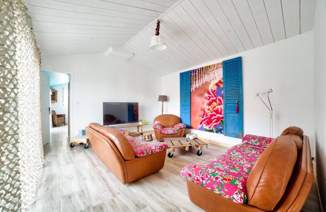 Private access to the beach - House for 6