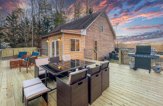 Private Acre, Mountain View, Barrel Sauna, Hot Tub