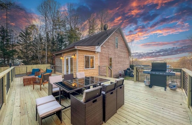 Private Acre, Mountain View, Barrel Sauna, Hot Tub
