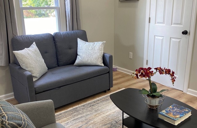 Private and cozy - 2BR Retreat 10 mins to EWR - 35mins to NYC