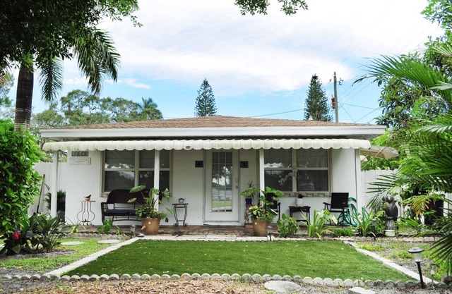 Private and cozy cottage in the historic area of Bonita Springs, Florida