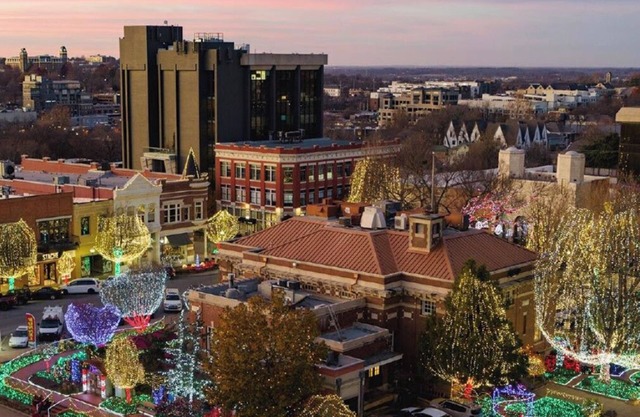 Private and quiet Condo close to Dickson Street and Historic Fayetteville Square