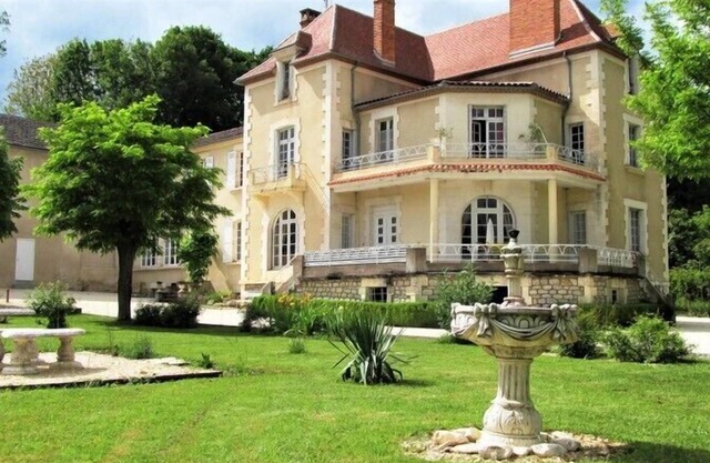 Private apartment with terrace and swimming pool