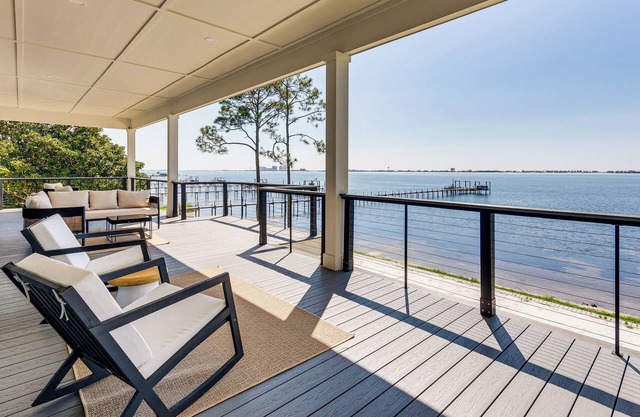 Private Beach + Bay View: Luxury Navarre Escape!