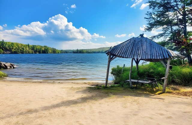 Private Beach Lake Cottage!