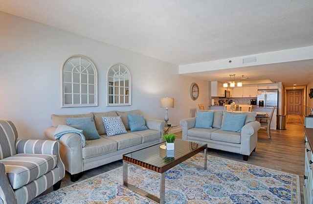 PRIVATE BEACHFRONT Condo #304 - 3BR/2B w/2 KING Master Suites -