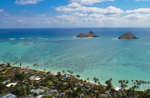 Private, beachfront apartment in Lanikai with stunning ocean views!