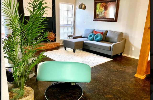 Private Bedroom Suite - Communal House near Integris