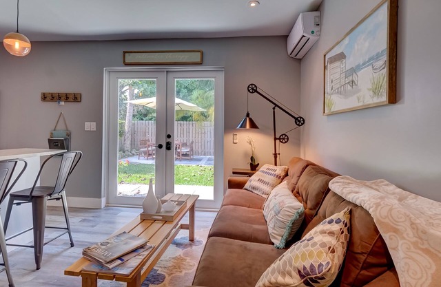 Private & Charming Cottage 2 bedrooms in Miami Beach