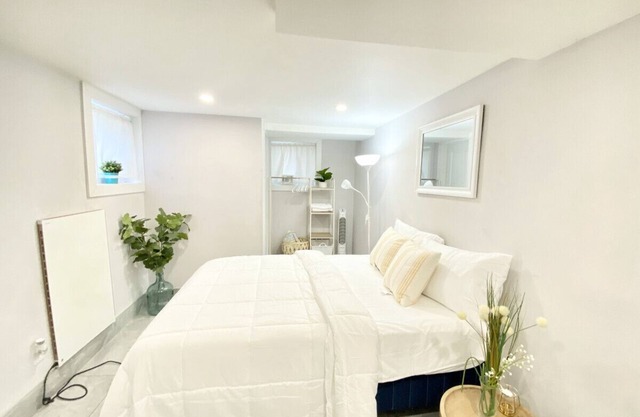 Private Clean 3BD/1BA Free Parking/5min Metro Subway train