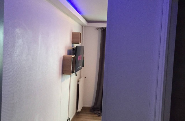 Private cocooning corner 4 min walk from the station