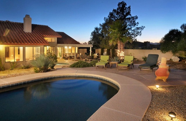 PRIVATE CONTEMPORARY HOME WITH BREATHTAKING MOUNTAIN VIEWS