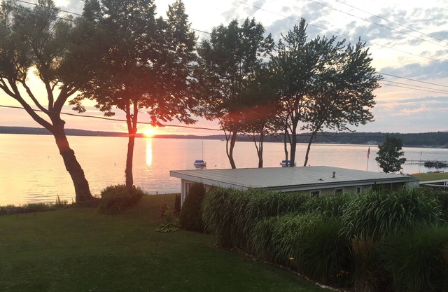 Private Cottage on 80 Feet of Prime Lakefront-Stunning Sunsets.