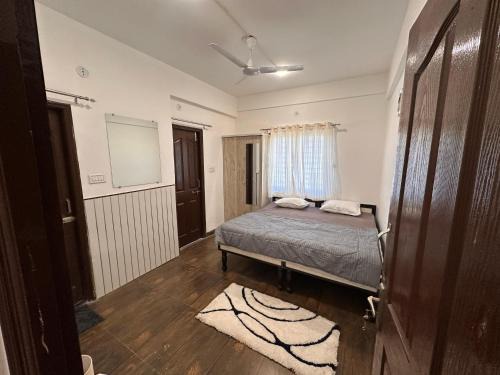 Private Cozy Room in Central Flat