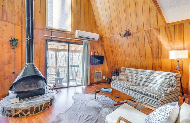 Private Deck & Fire Pit: Secluded Cabin in Murphy