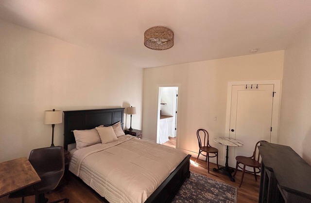 Private Deck Studio Apt w/ AC in charming Flat Rock near Hendersonville, Saluda.